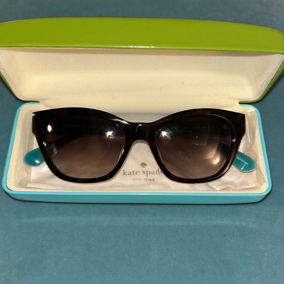 Brand new Kate spade sunglasses dart tortoise. Size 50-18 temp 140.